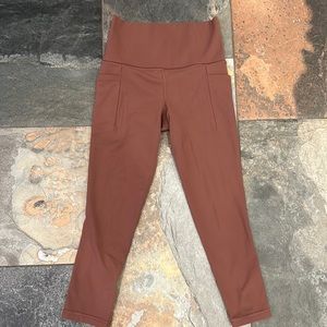 Athleta Salutation Stash pocket capri legging